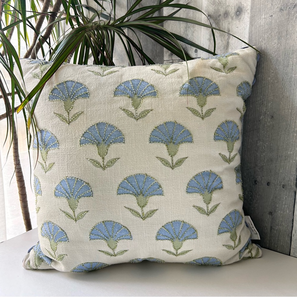 🌴Nicole Miller Blue and Green Embroidered